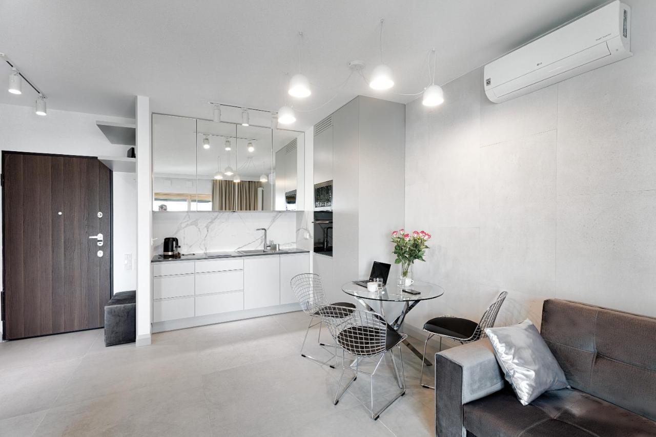 Mennica Residence Luxury Location Warschau Exterior foto