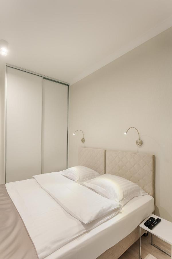 Mennica Residence Luxury Location Warschau Exterior foto