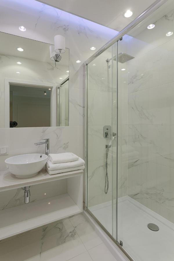 Mennica Residence Luxury Location Warschau Exterior foto