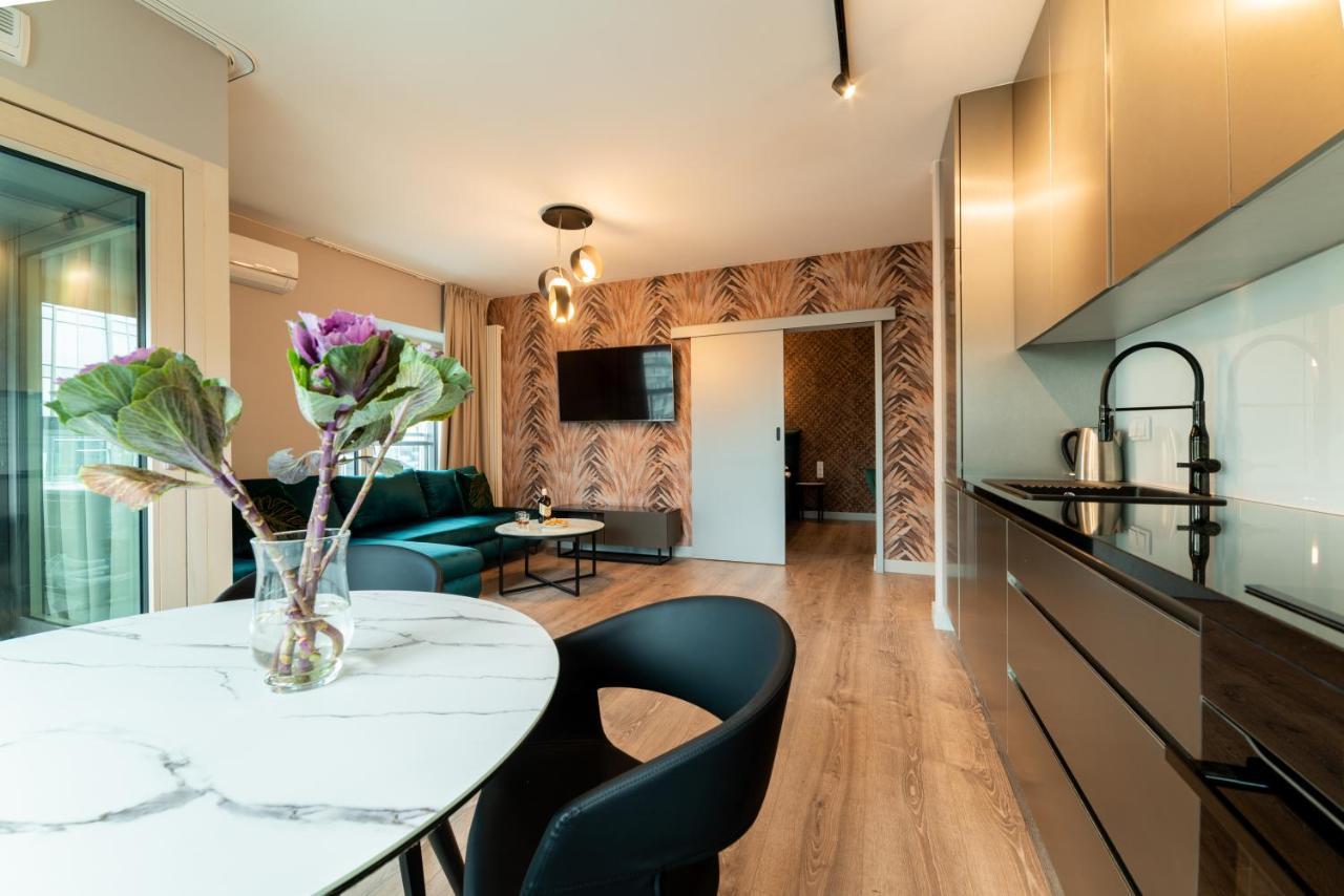 Mennica Residence Luxury Location Warschau Exterior foto