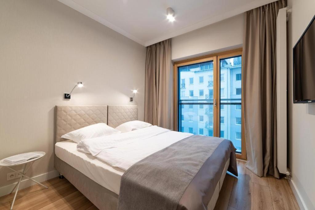 Mennica Residence Luxury Location Warschau Exterior foto