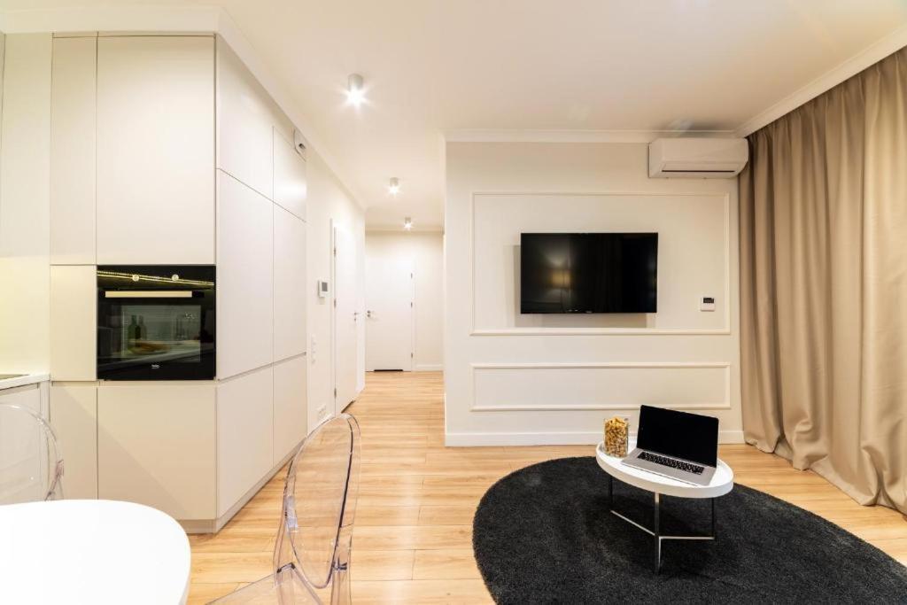 Mennica Residence Luxury Location Warschau Exterior foto